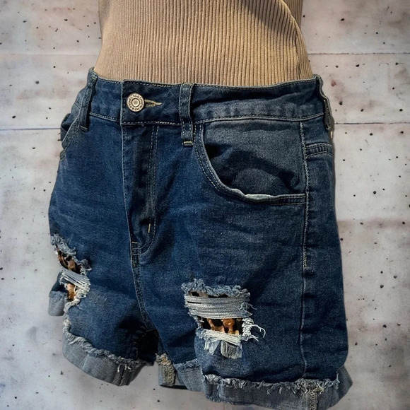Leopard print patch denim jean shorts size‎ small - Picture 3 of 10